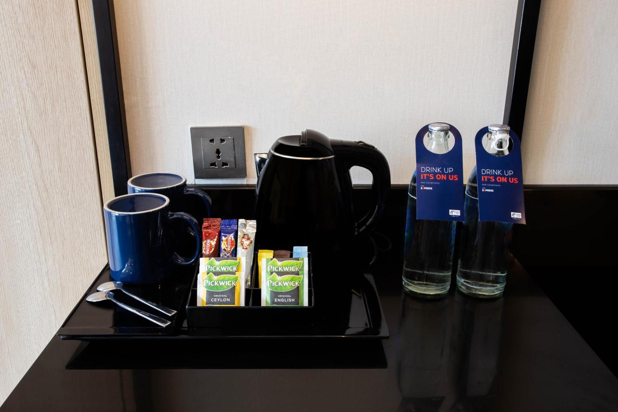 Holiday Inn Express & Suites Bangkok Central Pier By Ihg Ngoại thất bức ảnh